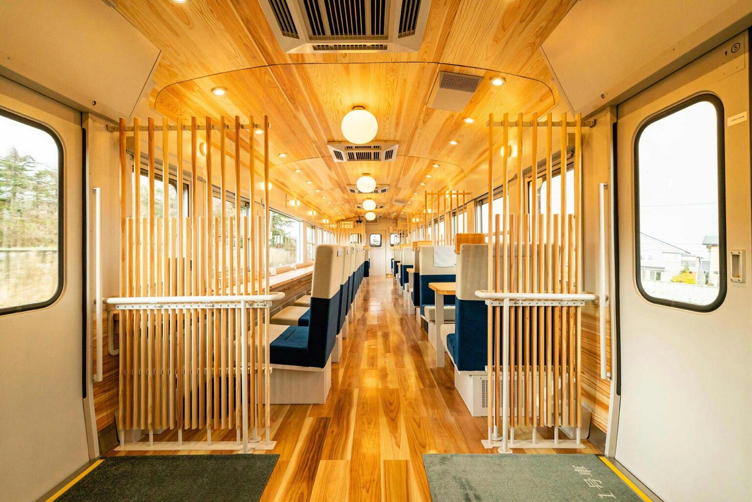 あいの風とやま鉄道 観光列車・一万三千尺物語 内装 岸田木材 株式会社 / 株式会社 岸田 あいの風とやま鉄道 観光列車・一万三千尺物語 内装 岸田木材 株式会社 / 株式会社 岸田